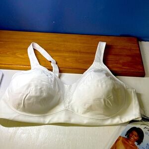 Playtex 18 hour Wire Free White Bra 42DD